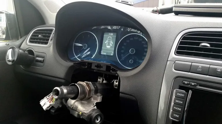 Demontaż przełącznika świateł, regulatora i przełącznika regulacji zasięgu reflektorów oraz regulatora podświetlenia przyrządów