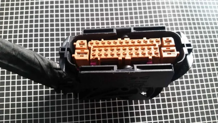 How to undress the ABS pump connector (3C0973038A / 6Q0973038A)