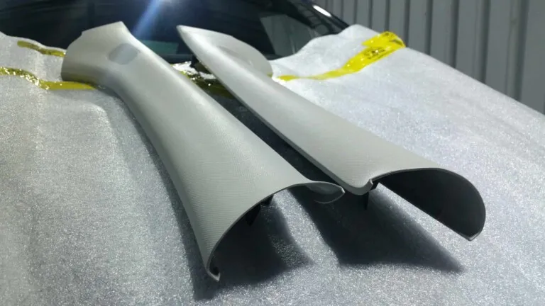 Demontaż poszycia górnego słupka A.