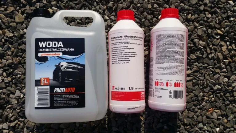 Filling coolant expansion tank of cooling system