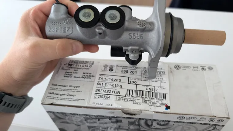 Tandem brake master cylinder 23.81 &#8211; newer version