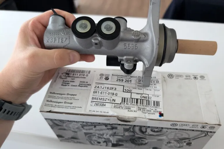 Tandem brake master cylinder 23.81 &#8211; newer version