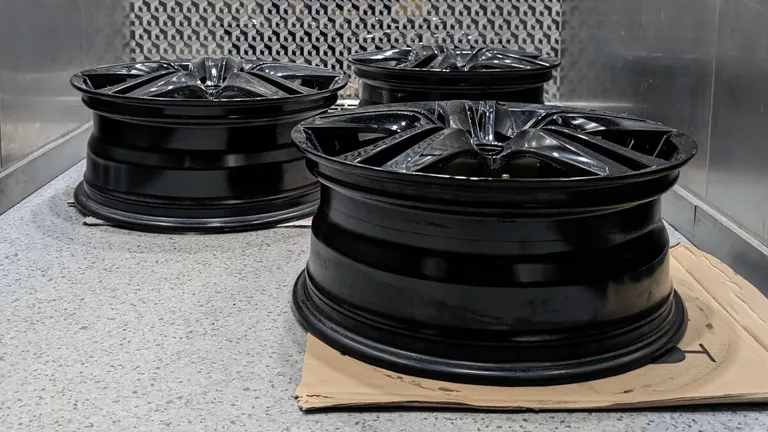 Black 17" Barcino aluminum wheels from Cupra 6J – teaser