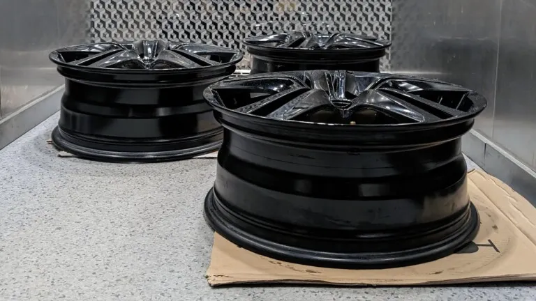 Black 17″ Barcino aluminum wheels from Cupra 6J – teaser