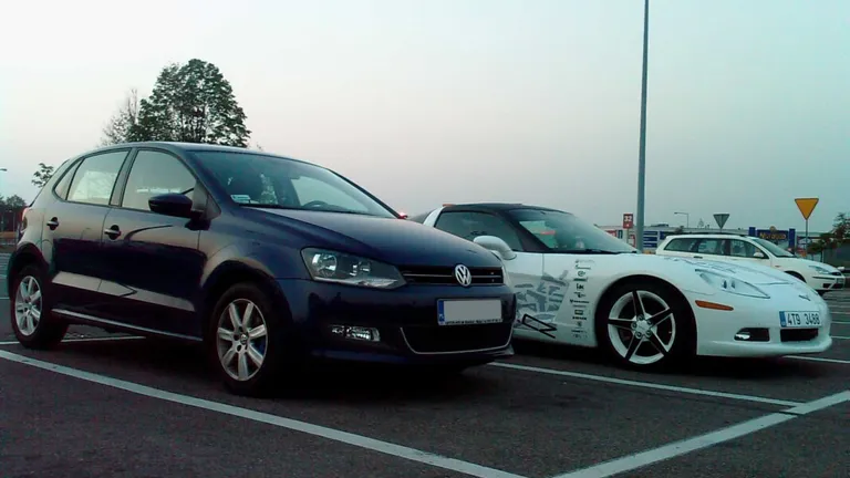 Polo 6R &#038; Chevrolet Corvette C6 Coupe
