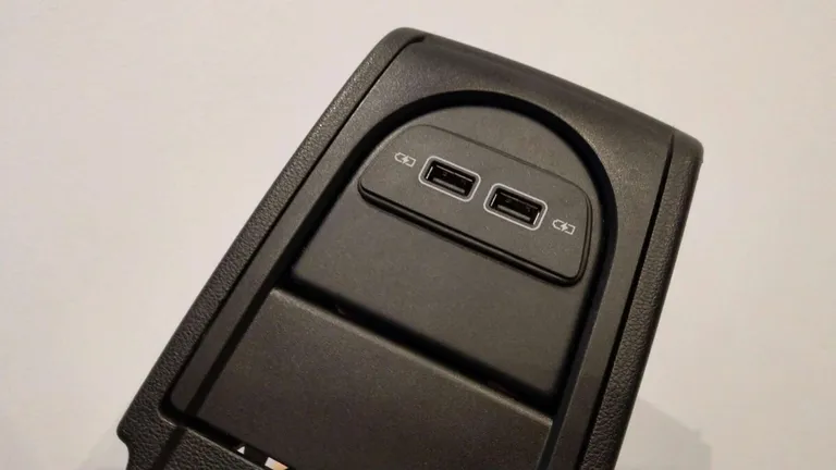 Polo AW 2019+ double USB 2.0 charging port in Polo 6R armrest — teaser 2 (testing, cutting and fitting)