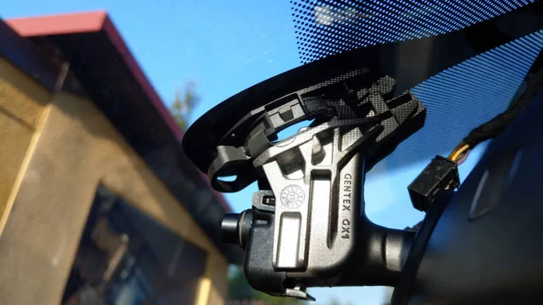 Interior rear view mirror — VW Caravelle T6 Highline — installation