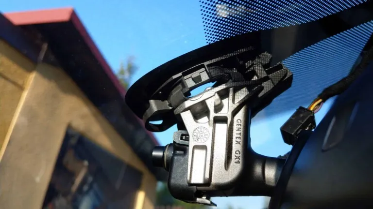 Interior rear view mirror — VW Caravelle T6 Highline — installation