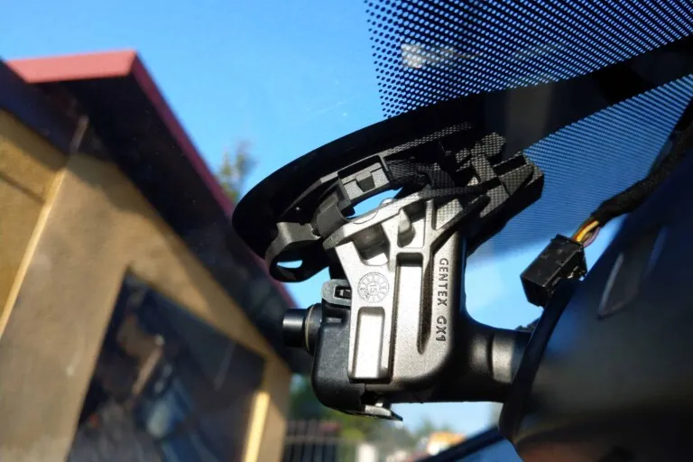 Interior rear view mirror — VW Caravelle T6 Highline — installation