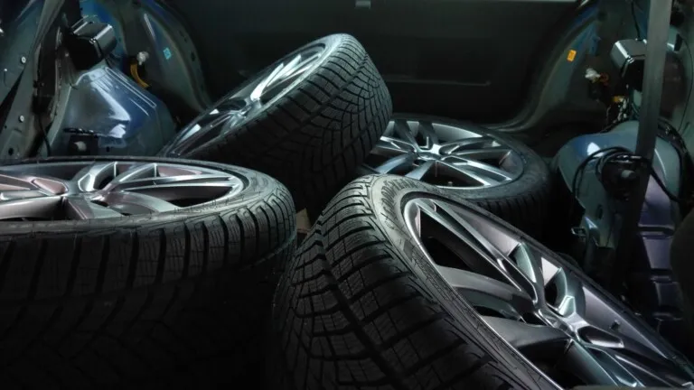 16&#8243; winter tires — Goodyear UG Performance G1 215/45R16 90 V XL, MFS