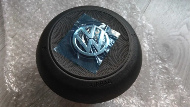 Airbag with hexagonal pattern — Golf VII GTI Clubsport S