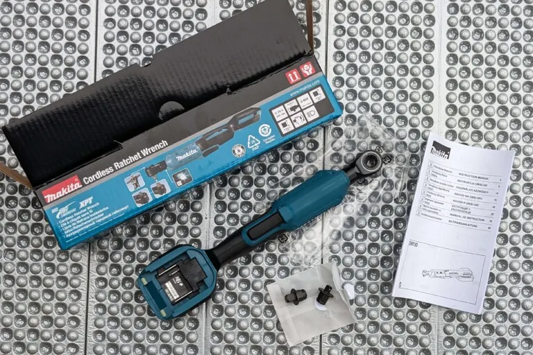 Makita DWR180Z ratchet wrench &#8211; cordless tool for car maintenance