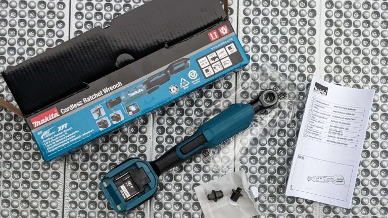 Makita DWR180Z ratchet wrench &#8211; cordless tool for car maintenance