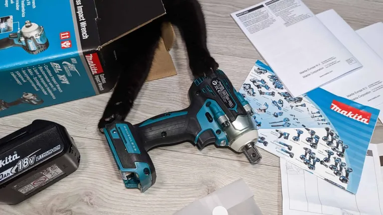 Detent pin impact wrench Makita DTW301Z
