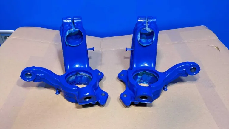 Wheel bearing housings painted blue + new hubs