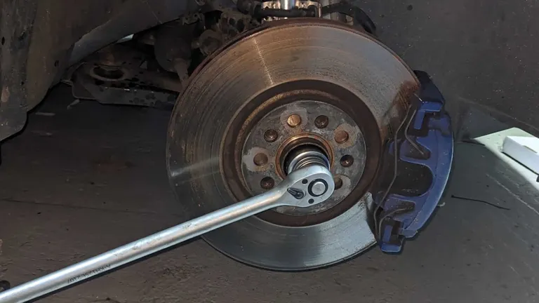 Removing and installing wheel bearing housing – tutorial