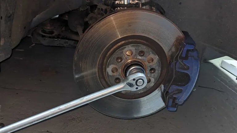 Removing and installing wheel bearing housing – tutorial