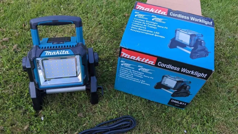 Portable garage light from Makita
