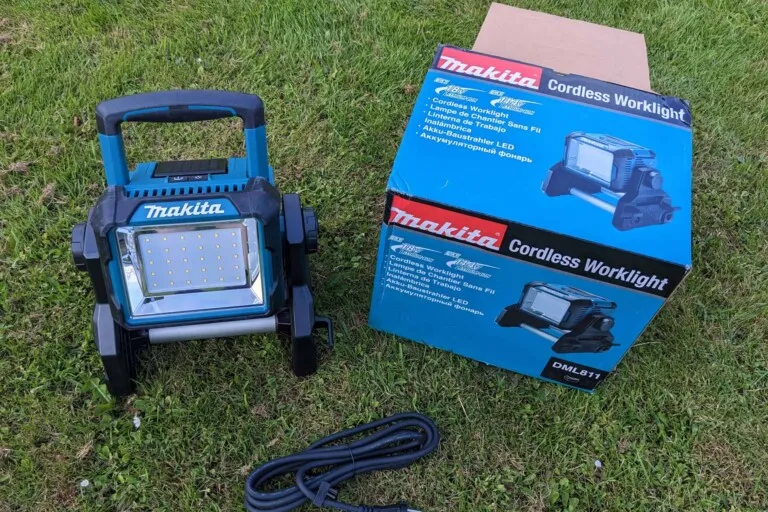 Portable garage light from Makita