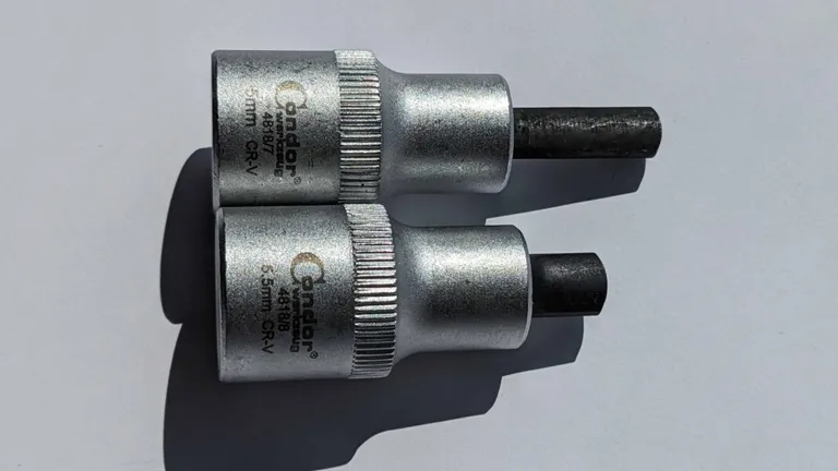 Spreader for wheel bearing housing