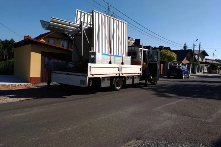 Erection of a metal garage