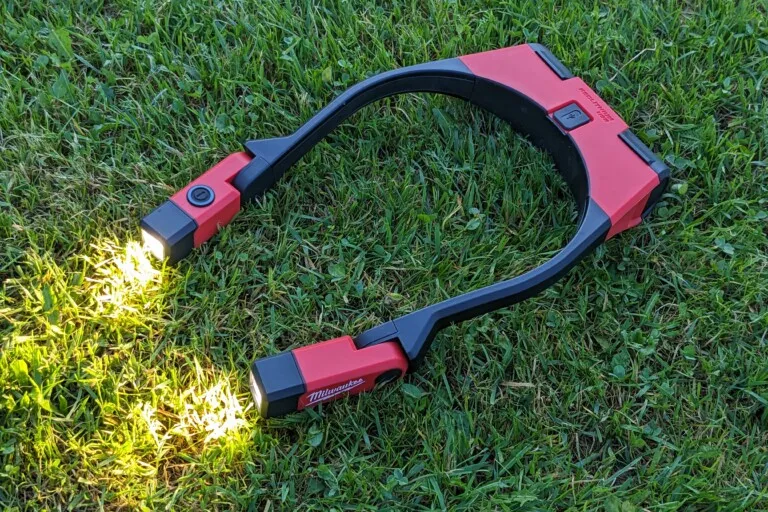 Milwaukee L4 NL400 – A neck light built for garage work