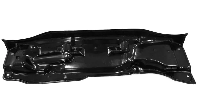 Demontaż metalowej pokrywy podszybia