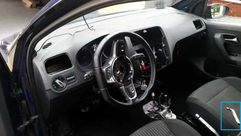 Removing steering wheel