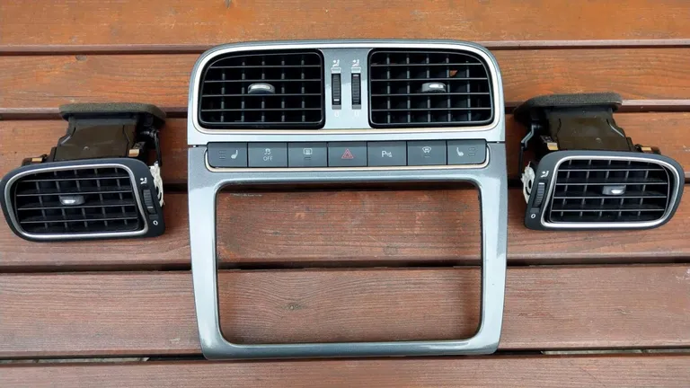 Demontaż kratek wentylacyjnych