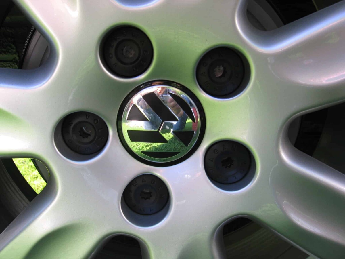 vw logo wheel