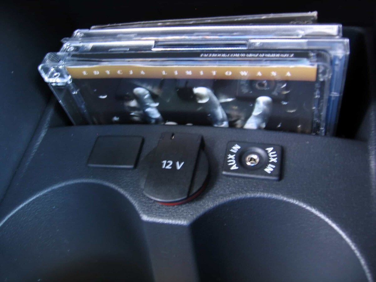 12V socket + AUX