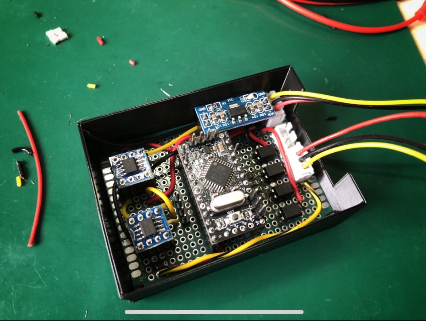 The first working version of the emulator on a breadboard
